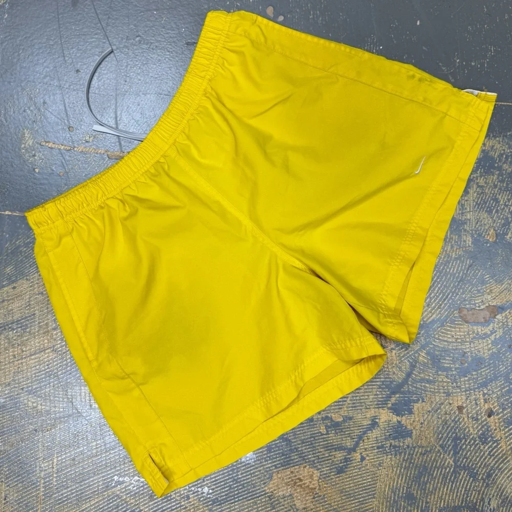 Nike 5” Running Fitness Shorts Yellow Workout S6WWW 297019 Medium Court Ace - Picture 1 of 12